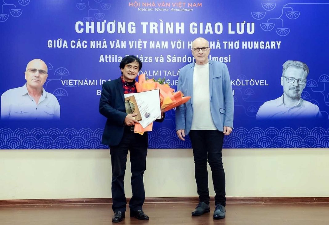 Thơ Phan Hoàng trong hành trình ngược lối – Tiểu luận của nhà phê bình văn học Mai Thị Liên Giang