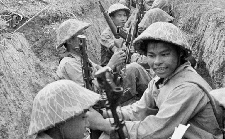 Viet bao o Dien Bien Phu min - Viết báo ở Điện Biên Phủ