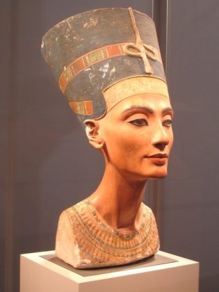 1 315x420 - Bí ẩn lăng mộ Nữ hoàng đẹp nhất Ai Cập cổ đại