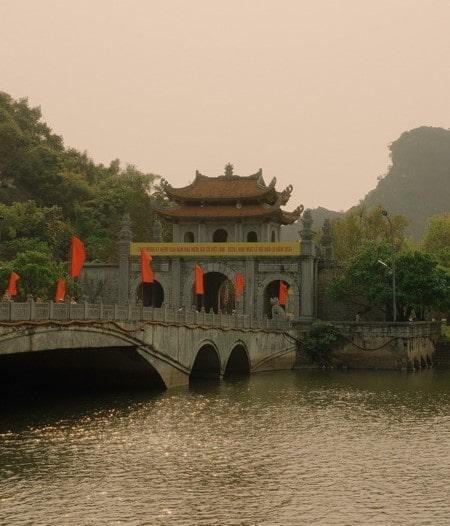 Thuộc địa phận xã Trường Yên, huyện Hoa Lư, tỉnh Ninh Bình, đền Vua Đinh Tiên Hoàng nằm trong cụm di tích thuộc cố đô Hoa Lư.
