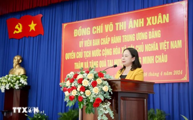 1 min 7 675x420 - Quyền Chủ tịch nước thăm, tặng quà người có công và trẻ em tại Tây Ninh