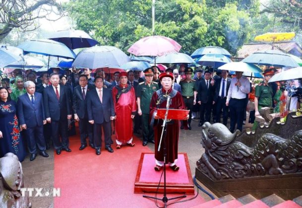 Thủ tướng Phạm Minh Chính cùng lãnh đạo Đảng, Nhà nước dâng hương Giỗ Tổ Hùng Vương trong Khu Di tích Lịch sử Quốc gia Đặc biệt Đền Hùng.