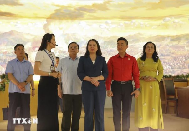 Quyền Chủ tịch nước Võ Thị Ánh Xuân thăm Bảo tàng Chiến thắng lịch sử Điện Biên Phủ.