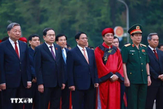 Thủ tướng Phạm Minh Chính cùng lãnh đạo Đảng, Nhà nước dâng hương Giỗ Tổ Hùng Vương trong Khu di tích lịch sử Quốc gia đặc biệt Đền Hùng.