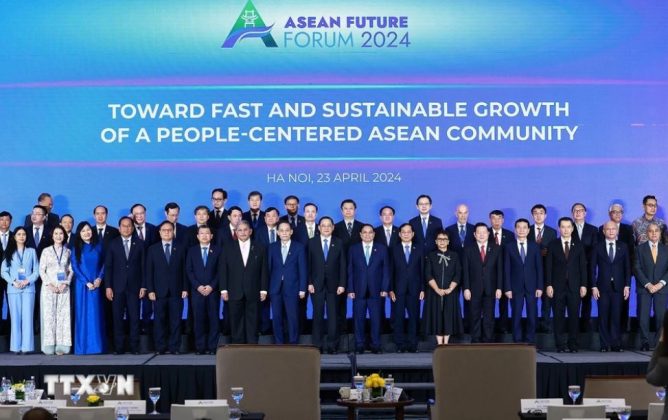 Thủ tướng Phạm Minh Chính và Thủ tướng Lào Sonexay Siphandone cùng đại diện các Bộ, ngành, tổ chức quốc tế tham dự Diễn đàn Tương lai ASEAN 2024.