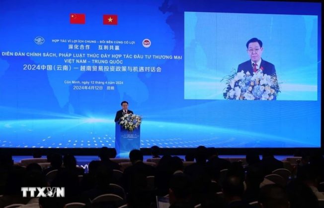 Chủ tịch Quốc hội Vương Đình Huệ phát biểu tại Diễn đàn chính sách, pháp luật thúc đẩy hợp tác đầu tư thương mại Việt Nam-Trung Quốc.