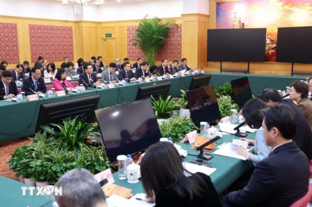2 min 11 633x420 - Chủ tịch Quốc hội Vương Đình Huệ thăm Khu thí điểm mậu dịch tự do Thượng Hải