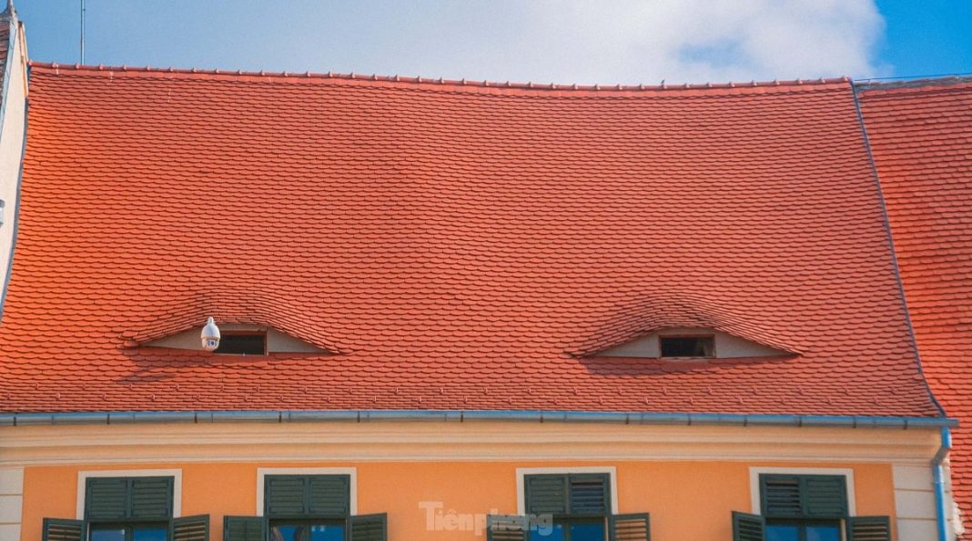Bí ẩn những ‘đôi mắt Sibiu’ thao thức trên mái nhà