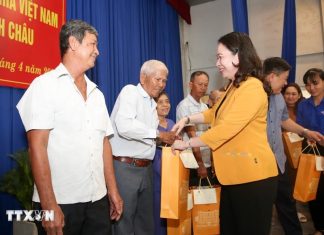 Quyền Chủ tịch nước thăm, tặng quà người có công và trẻ em tại Tây Ninh Quyền Chủ tịch nước thăm, tặng quà người có công và trẻ em tại Tây Ninh