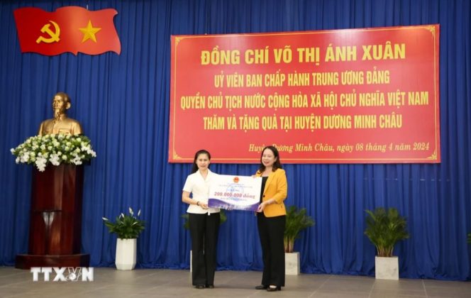3 min 7 664x420 - Quyền Chủ tịch nước thăm, tặng quà người có công và trẻ em tại Tây Ninh
