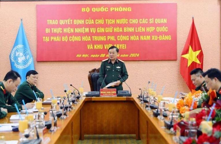 Thượng tướng Hoàng Xuân Chiến, Thứ trưởng Bộ Quốc phòng phát biểu tại buổi trao Quyết định. 