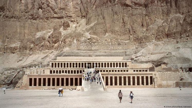 4 747x420 - Bí ẩn lăng mộ Nữ hoàng đẹp nhất Ai Cập cổ đại
