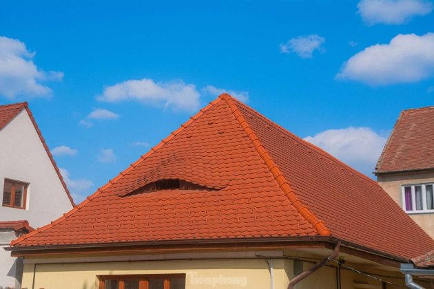 5 min 2 630x420 - Bí ẩn những 'đôi mắt Sibiu' thao thức trên mái nhà