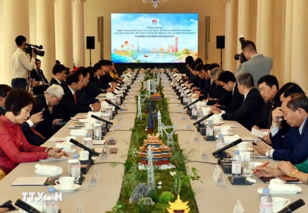 5 min 6 609x420 - Chủ tịch Quốc hội thăm Trung tâm Nghiên cứu và Phát triển của Tập đoàn Huawei