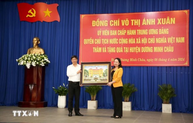 5 min 7 660x420 - Quyền Chủ tịch nước thăm, tặng quà người có công và trẻ em tại Tây Ninh