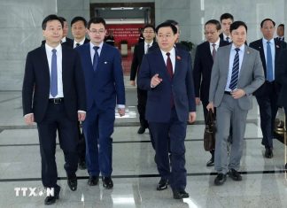 Chủ tịch Quốc hội Vương Đình Huệ thăm Khu thí điểm mậu dịch tự do Thượng Hải Chủ tịch Quốc hội Vương Đình Huệ thăm Khu thí điểm mậu dịch tự do Thượng Hải