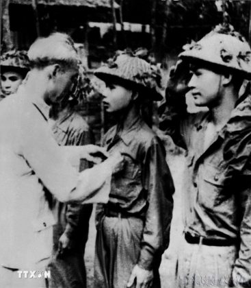 6 min 9 367x420 - Những tấm gương anh hùng góp phần làm nên Chiến thắng Điện Biên Phủ