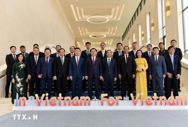 7 min 6 622x420 - Chủ tịch Quốc hội thăm Trung tâm Nghiên cứu và Phát triển của Tập đoàn Huawei