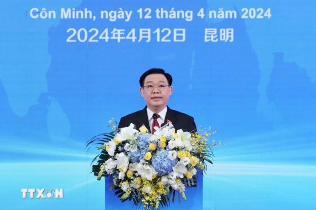 Chủ tịch Quốc hội Vương Đình Huệ phát biểu tại Diễn đàn chính sách, pháp luật thúc đẩy hợp tác đầu tư thương mại Việt Nam-Trung Quốc.