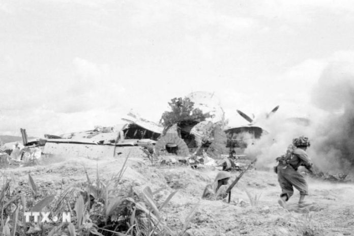 Chiến dịch Điện Biên Phủ: Địch phản kích ác liệt, ta giữ vững trận địa