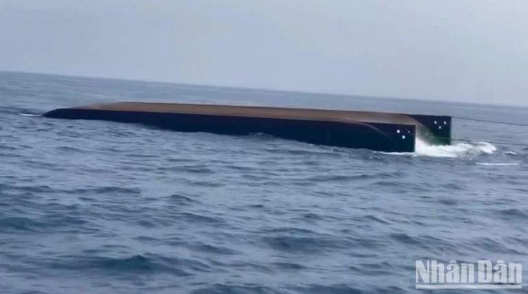 Chìm sà lan trên vùng biển Quảng Ngãi, 3 thuyền viên tử vong