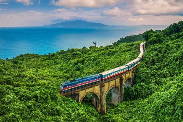 Th&aacute;ng 3/2024 vừa qua, Tổng c&ocirc;ng ty Đường sắt Việt Nam phối hợp với UBND tỉnh Thừa Thi&ecirc;n Huế v&agrave; TP. Đ&agrave; Nẵng tổ chức tuyến du lịch kết nối Huế - Đ&agrave; Nẵng