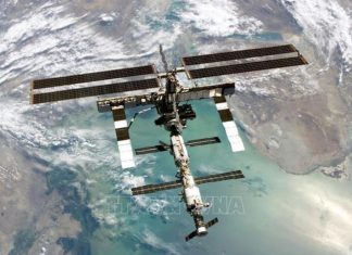 Hai phi hành gia Nga hoàn thành chuyến đi bộ ngoài không gian