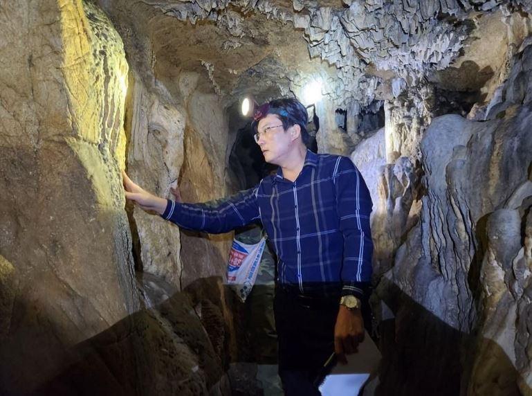 Phat hien hang dong moi 2 min - Phát hiện hang động mới có nước ngầm, thạch nhũ siêu đẹp ở Thanh Hóa