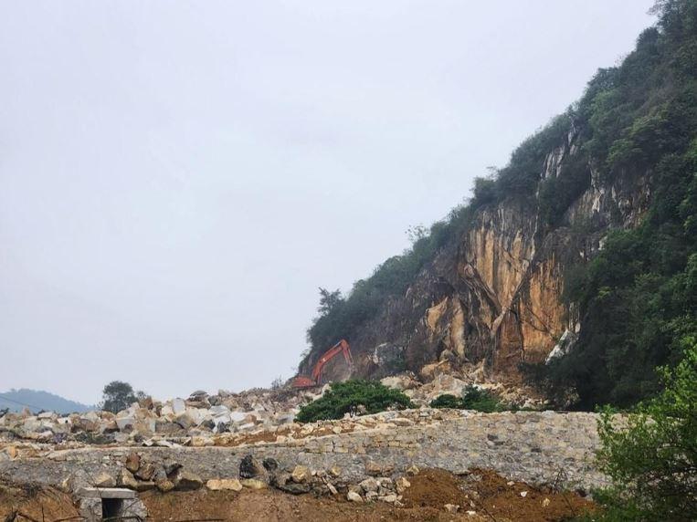 Phat hien hang dong moi 5 min - Phát hiện hang động mới có nước ngầm, thạch nhũ siêu đẹp ở Thanh Hóa