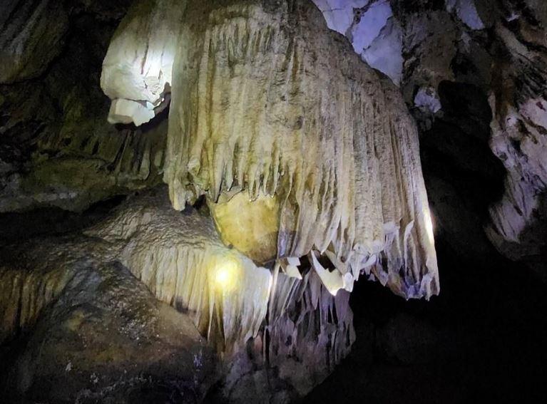 Phat hien hang dong moi min - Phát hiện hang động mới có nước ngầm, thạch nhũ siêu đẹp ở Thanh Hóa