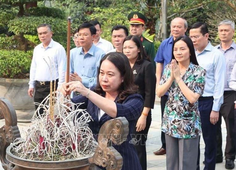 Quyen Chu tich nuoc tham 3 min - Quyền Chủ tịch nước thăm, tặng quà người có công và trẻ em tại Thái Nguyên