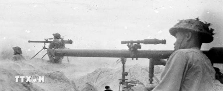 Trung doan 36 h3 min - Ngày 17/4/1954: Ba mũi chiến hào của Trung đoàn 36 vây bọc kín cứ điểm 206