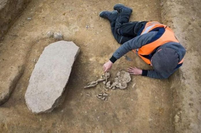 Đức: Phát hiện 'mộ zombie' bí ẩn 4.200 năm tuổi