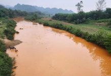Tìm thủ phạm khiến nước sông Nậm Tôn chuyển màu đỏ gạch