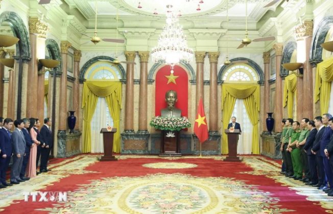 1 min 17 652x420 - Chủ tịch nước Tô Lâm gặp gỡ cán bộ Văn phòng Chủ tịch nước