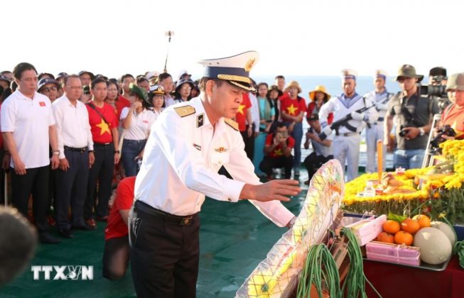 1 min 8 653x420 - Lễ tưởng niệm chiến sỹ hy sinh vì sự nghiệp bảo vệ chủ quyền biển đảo Tổ quốc