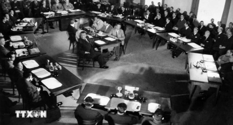 Ng&agrave;y 8/5/1954, tin về kết quả Chiến dịch Điện Bi&ecirc;n Phủ được truyền đến Geneva. S&aacute;ng sớm 8/5/1954, vấn đề Đ&ocirc;ng Dương ch&iacute;nh thức được đưa l&ecirc;n b&agrave;n đ&agrave;m ph&aacute;n. Trong ảnh: Quang cảnh Phi&ecirc;n khai mạc Hội nghị Geneva về Đ&ocirc;ng Dương, ng&agrave;y 8/5/1954.
