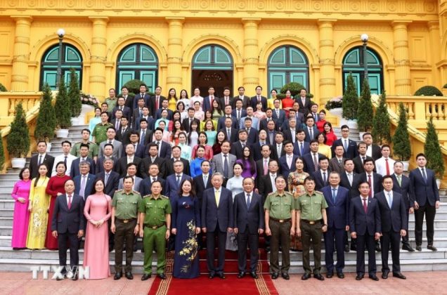 4 min 17 636x420 - Chủ tịch nước Tô Lâm gặp gỡ cán bộ Văn phòng Chủ tịch nước