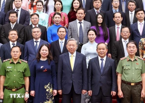 5 min 16 590x420 - Chủ tịch nước Tô Lâm gặp gỡ cán bộ Văn phòng Chủ tịch nước