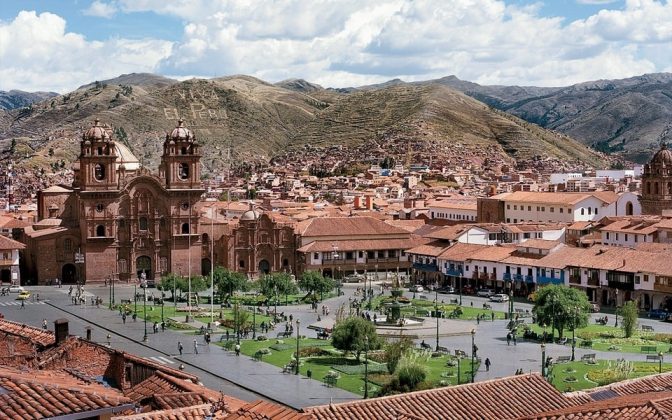 Th&agrave;nh phố cổ Cuzco ở Peru từng l&agrave; thủ đ&ocirc; của đế chế Inca. Nơi đ&acirc;y l&agrave; trung t&acirc;m ch&iacute;nh trị - văn h&oacute;a - t&ocirc;n gi&aacute;o của người Inca trong nhiều thế kỷ.