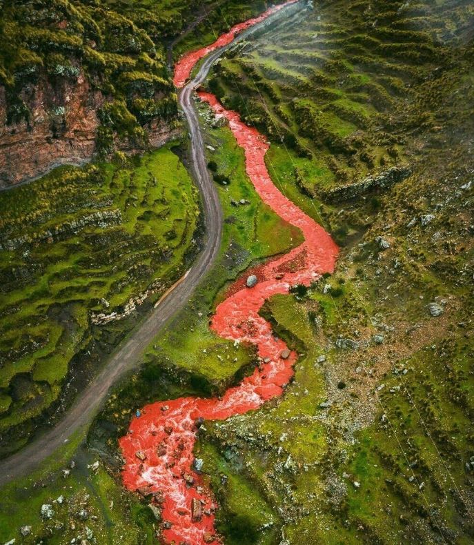Bi an dong song nhuom do 3 min - Bí ẩn dòng sông nhuộm đỏ ở Peru, tại sao chỉ đổi màu vào mùa mưa?
