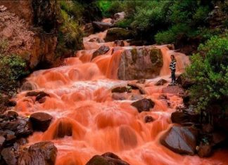 Bí ẩn dòng sông nhuộm đỏ ở Peru, tại sao chỉ đổi màu vào mùa mưa?