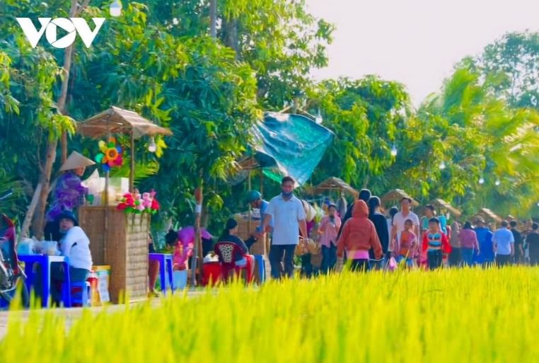 Cho tren canh dong lua 2 min - Chợ trên cánh đồng lúa, nét mới của hợp tác xã tại Đồng Tháp
