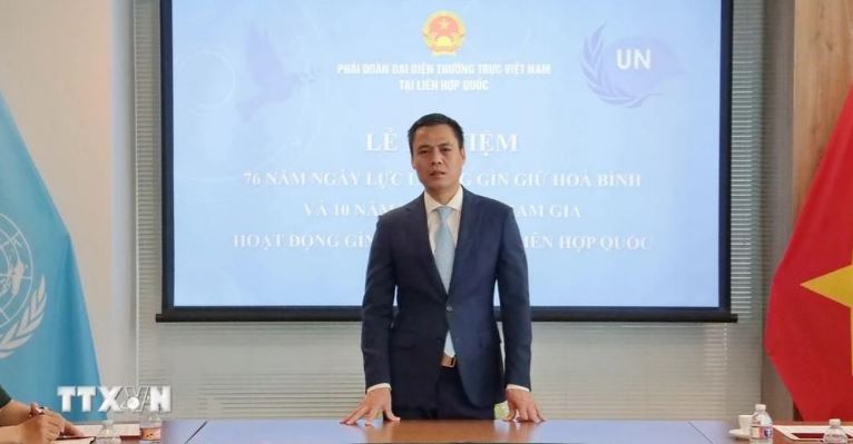 Đại sứ, Trưởng Phái đoàn Đại diện Thường trực Việt Nam tại Liên hợp quốc Đặng Hoàng Giang phát biểu tại buổi lễ. 