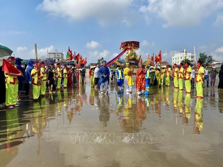 Le hoi cau ngu Nhuong Ban min - Lễ hội cầu ngư Nhượng Bạn thu hút khách du lịch