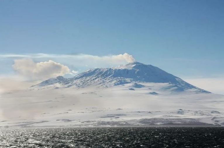 Nui lua Erebus min - Núi lửa ở Nam Cực phun vàng thật mỗi ngày