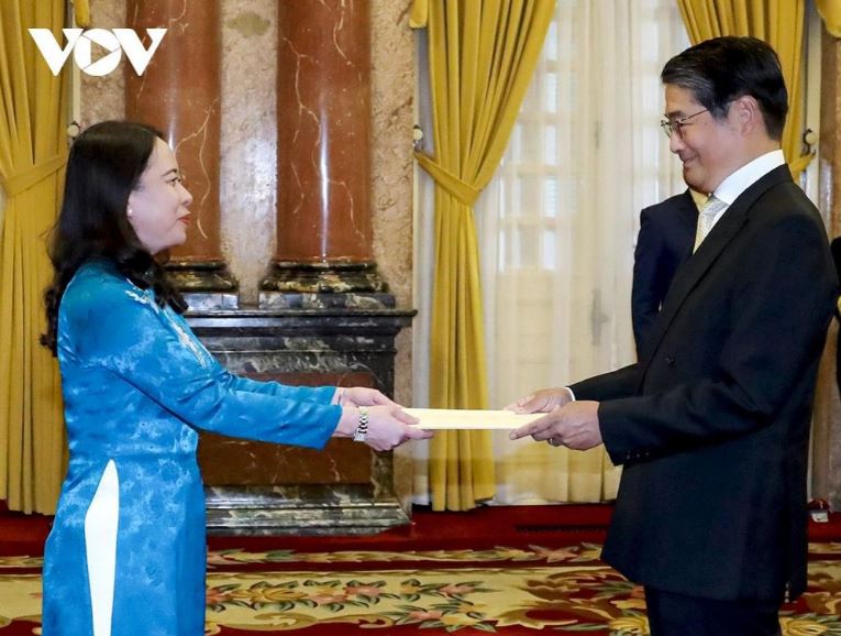 Quyen Chu tich nuoc 1 min - Quyền Chủ tịch nước Võ Thị Ánh Xuân tiếp Đại sứ Nhật Bản trình Quốc thư