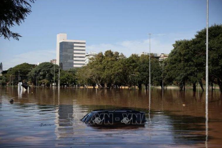 So nguoi thiet mang do mua lu tai Brazil min - Số người thiệt mạng do mưa lũ tại Brazil tăng lên trên 100