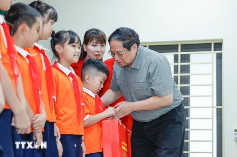 Tre em la hanh phuc cua moi gia dinh 4 min - Thủ tướng: Trẻ em là hạnh phúc của mỗi gia đình, là tương lai của đất nước