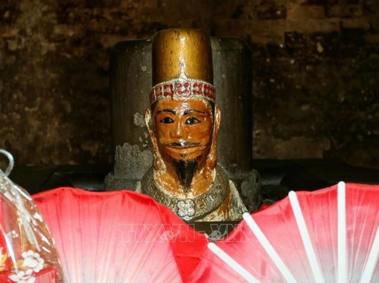 Bảo vật quốc gia Tượng thờ vua Pô Klong Garai hiện đang được thờ tại tháp Pô Klong Garai (phường Đô Vinh, thành phố Phan Rang – Tháp Chàm).